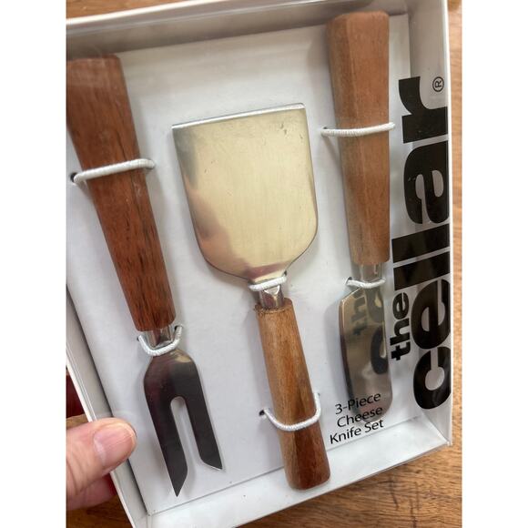 The Cellar 3-piece Cheese Knife Set - NEW in BOX - Wooden Handles - Giftable - Picture 1 of 7